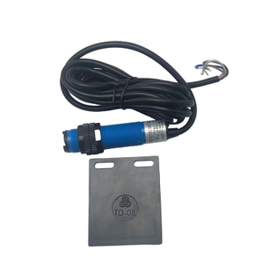 YUMO Retro-reflective Photoelectric Sensor with Reflector G18-3B2NC