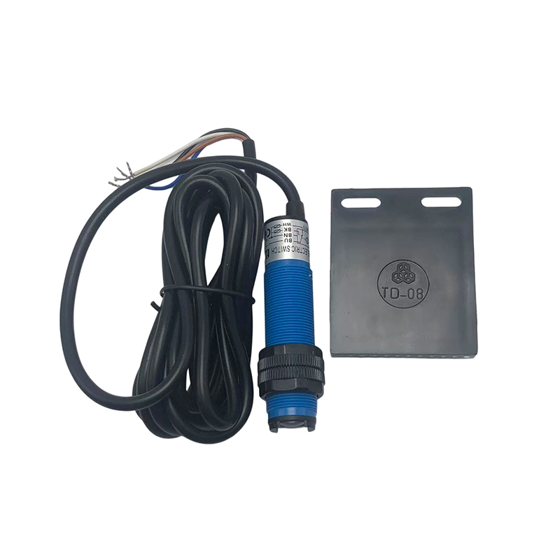 YUMO Retro-reflective Photoelectric Sensor with Reflector G18-3B2NC